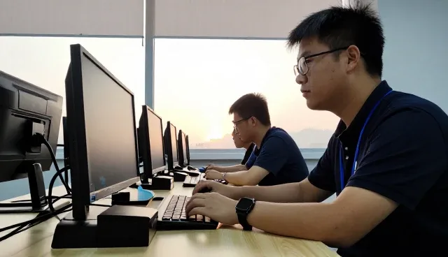 技术支持如何解决门店展厅中的实际问题